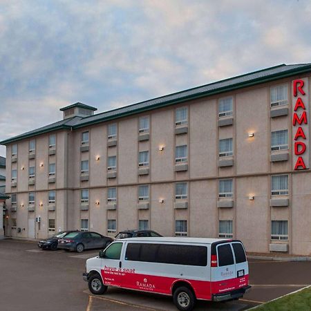 Ramada By Wyndham Red Deer Hotel & Suites Extérieur photo