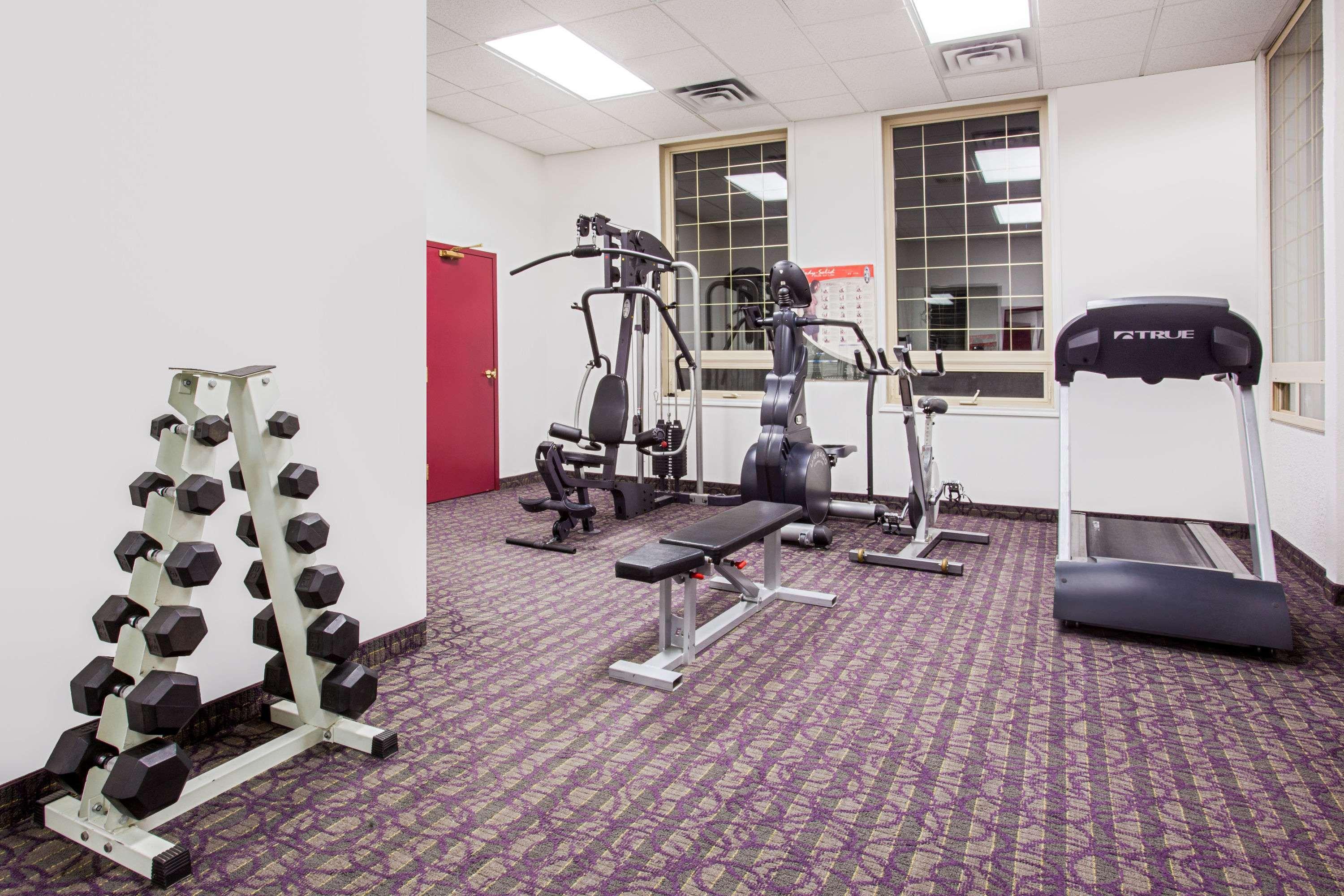Ramada By Wyndham Red Deer Hotel & Suites Extérieur photo