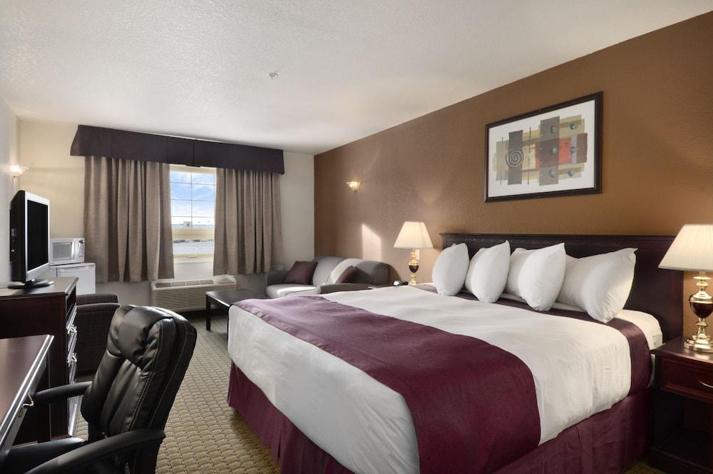 Ramada By Wyndham Red Deer Hotel & Suites Extérieur photo