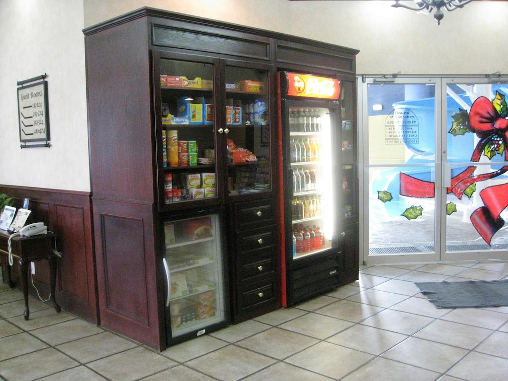 Ramada By Wyndham Red Deer Hotel & Suites Extérieur photo