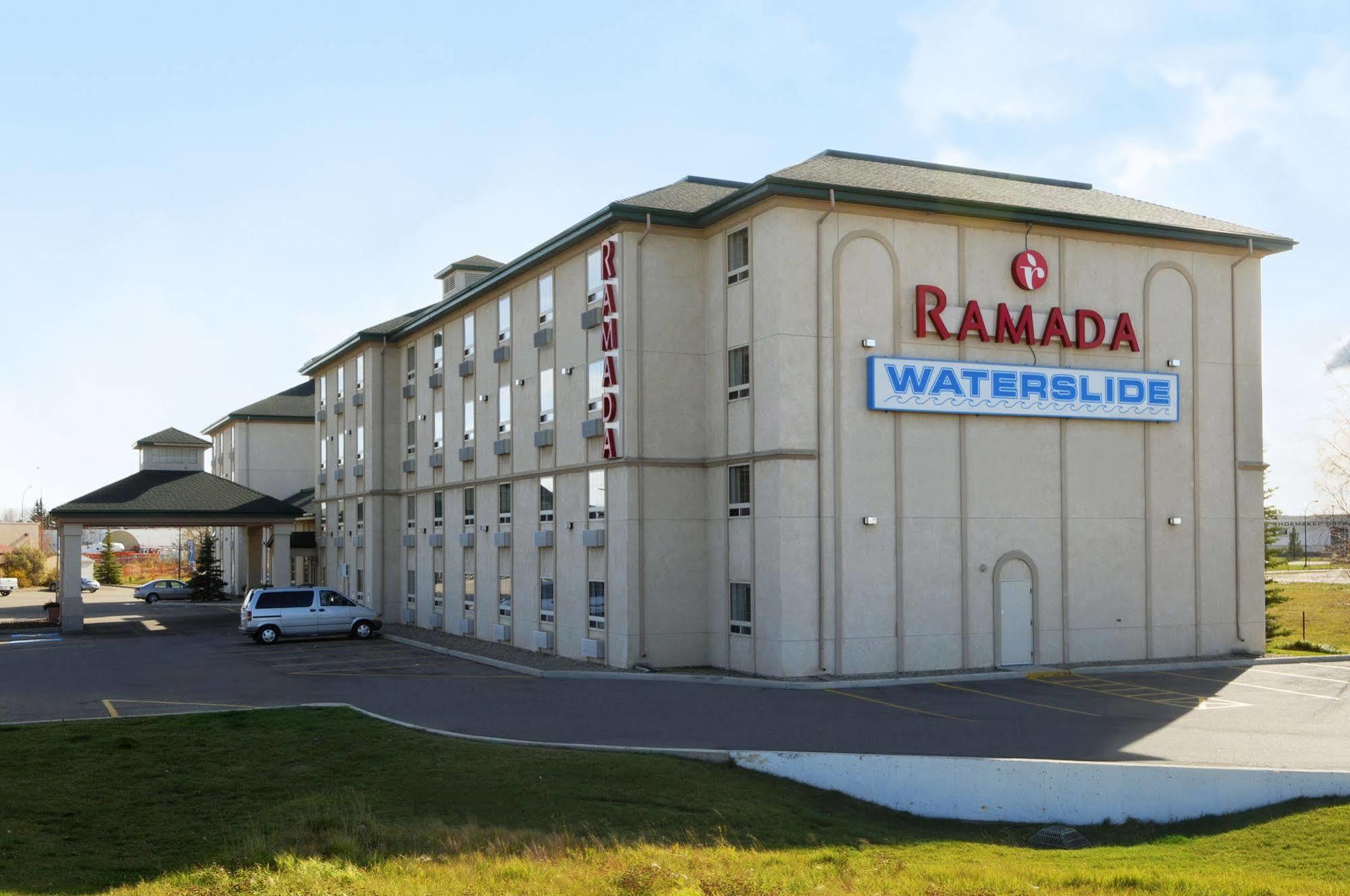 Ramada By Wyndham Red Deer Hotel & Suites Extérieur photo