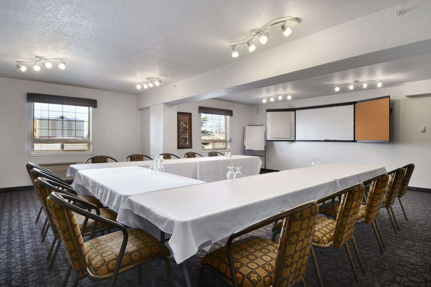 Ramada By Wyndham Red Deer Hotel & Suites Extérieur photo