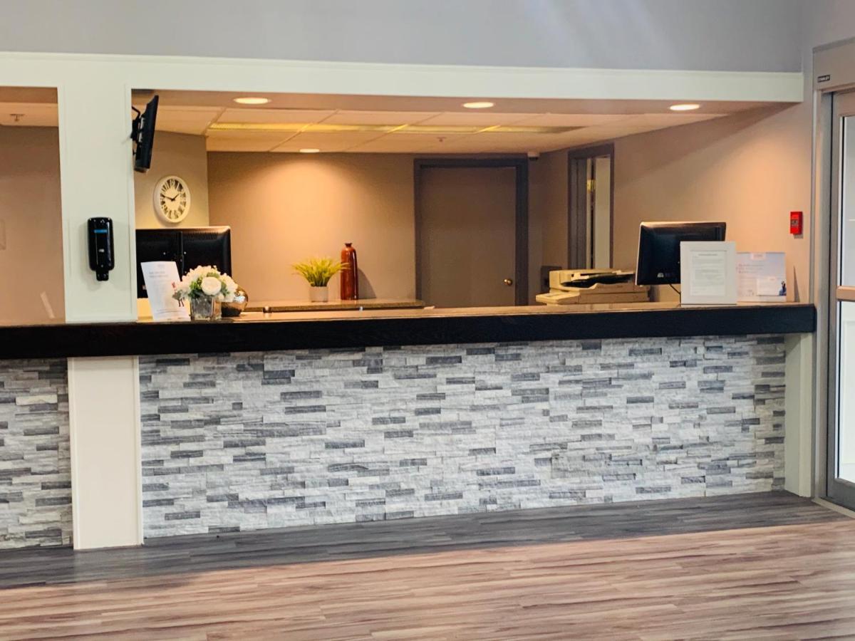 Ramada By Wyndham Red Deer Hotel & Suites Extérieur photo