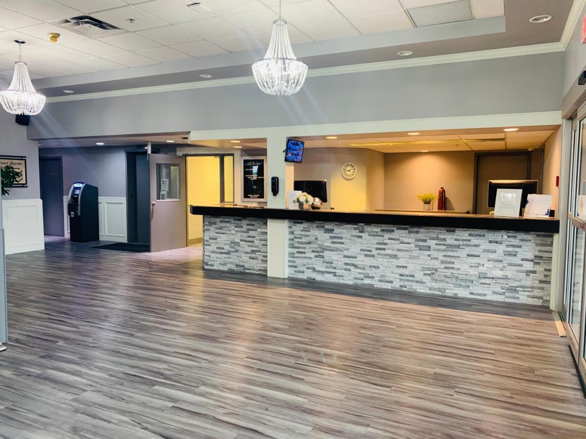 Ramada By Wyndham Red Deer Hotel & Suites Extérieur photo