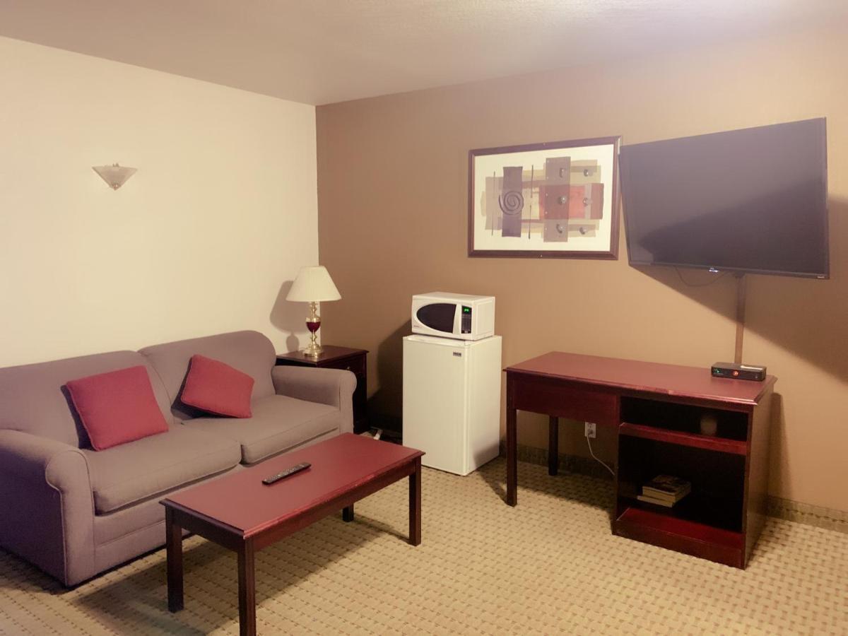 Ramada By Wyndham Red Deer Hotel & Suites Extérieur photo