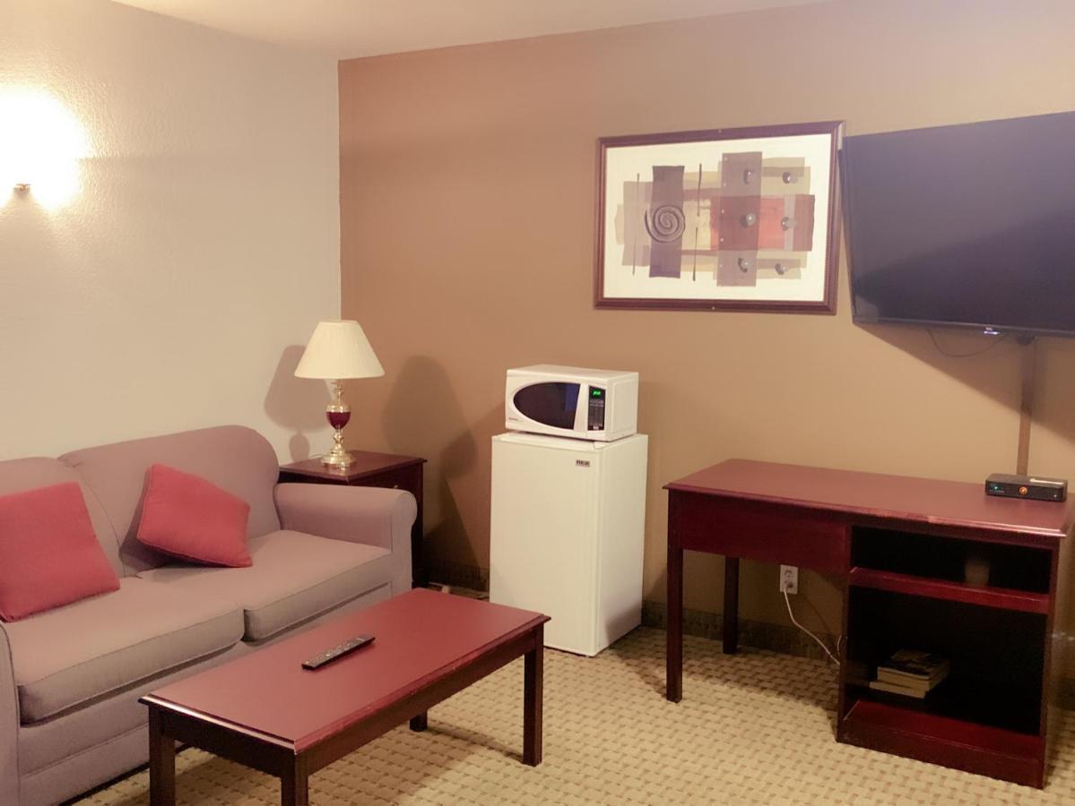 Ramada By Wyndham Red Deer Hotel & Suites Extérieur photo